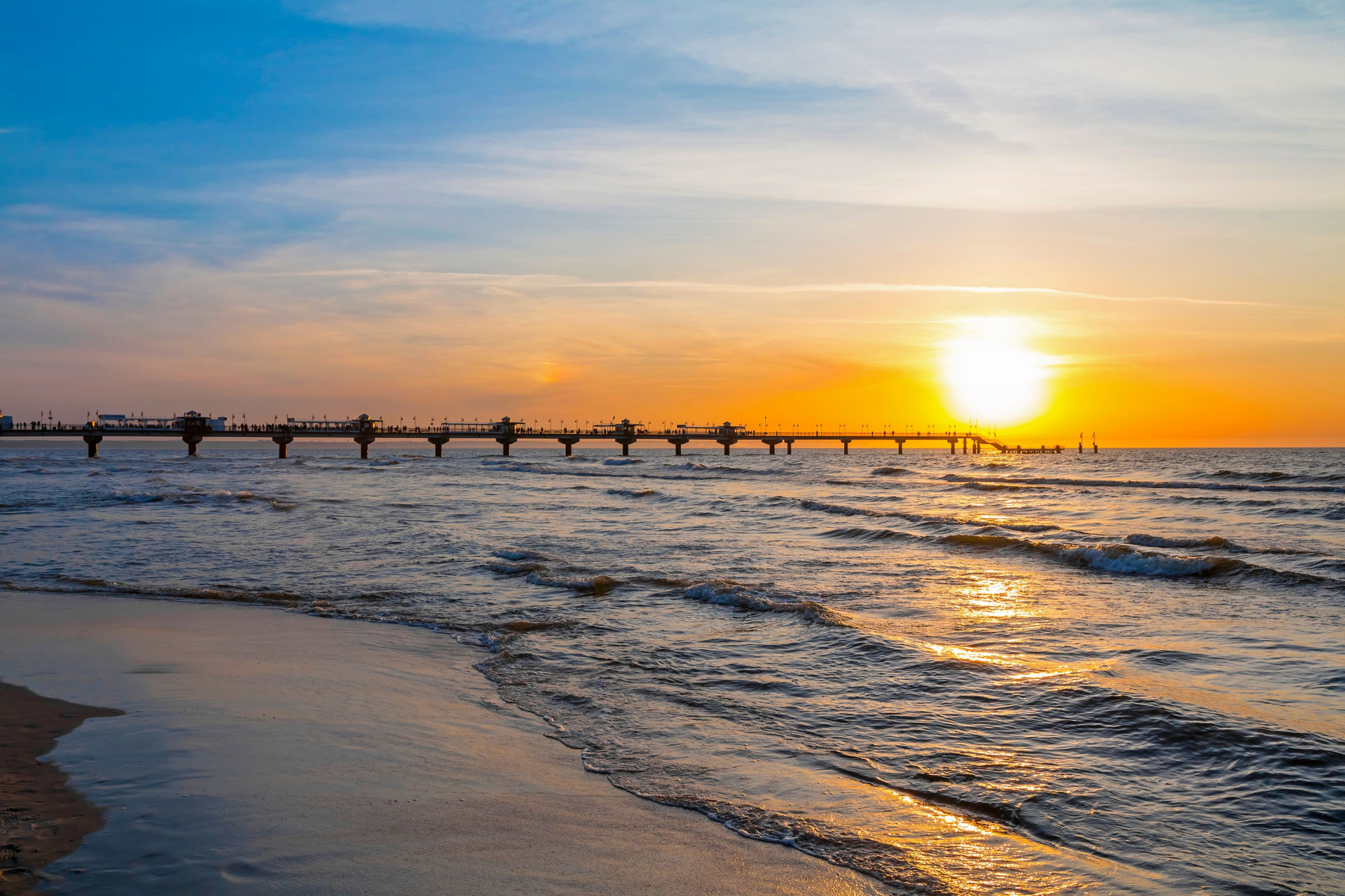Plaża w Międzyzdrojach — zachód słońca
